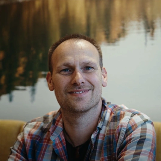 André Schneider | A young father and husband masters the path back to life